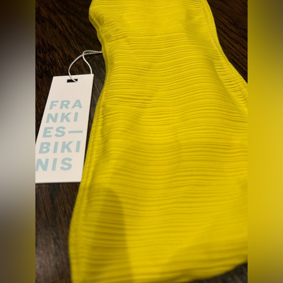 Tags on never worn!Frankie’s Bikinis Jean Bandea Plisse Bikini Top Bright yellow - Picture 8 of 8